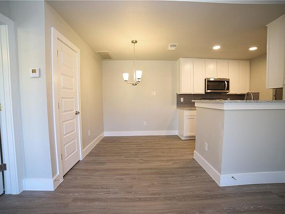 4th image of 114 E 31st St APT 208