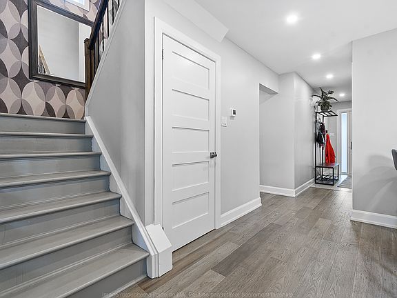 3rd image of 6417 Glen Knolls Dr