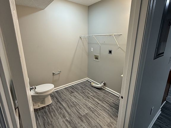5th image of 1037 Merrick Dr #B