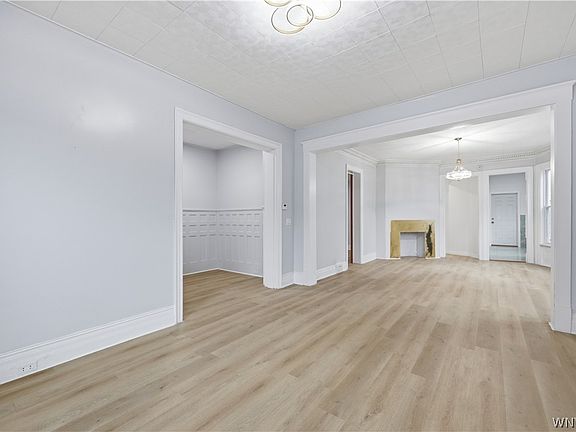 5th image of 46 Woodlawn Ave