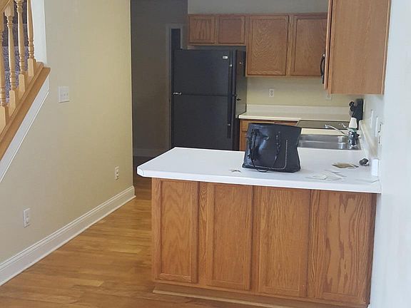 Kitchen with breakfast bar