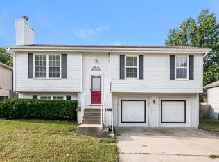 3026 SW Shadow Brook Dr, Blue Springs, MO 64015