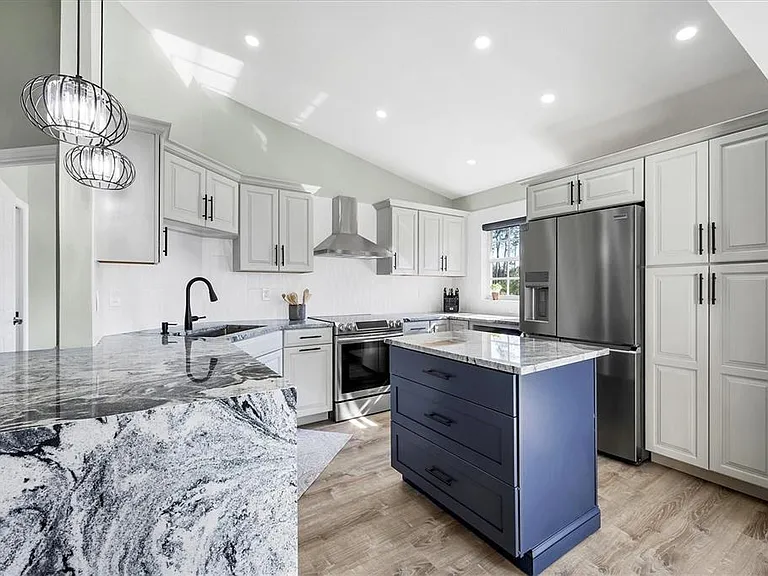 809 Montrose Dr #203 — Photo 5