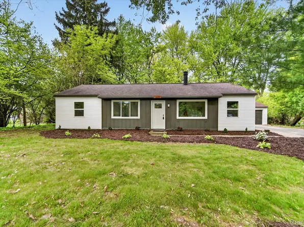 1609 Gilcrest Ave, East Lansing, MI 48823