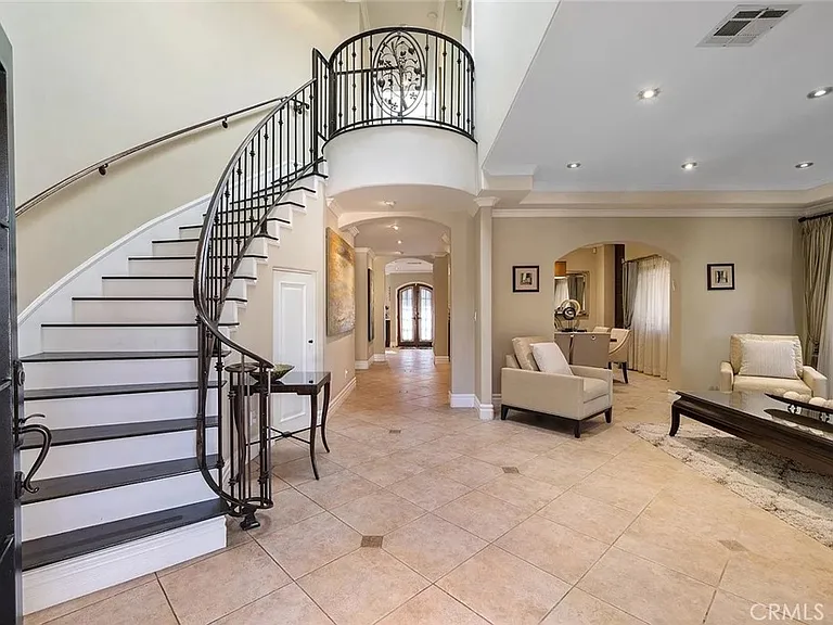 15014 Valleyheart Dr — Photo 6