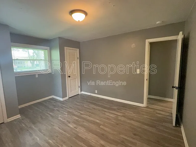 3413 N Milton St — Photo 17