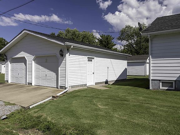3rd image of 310 W Moore Pl