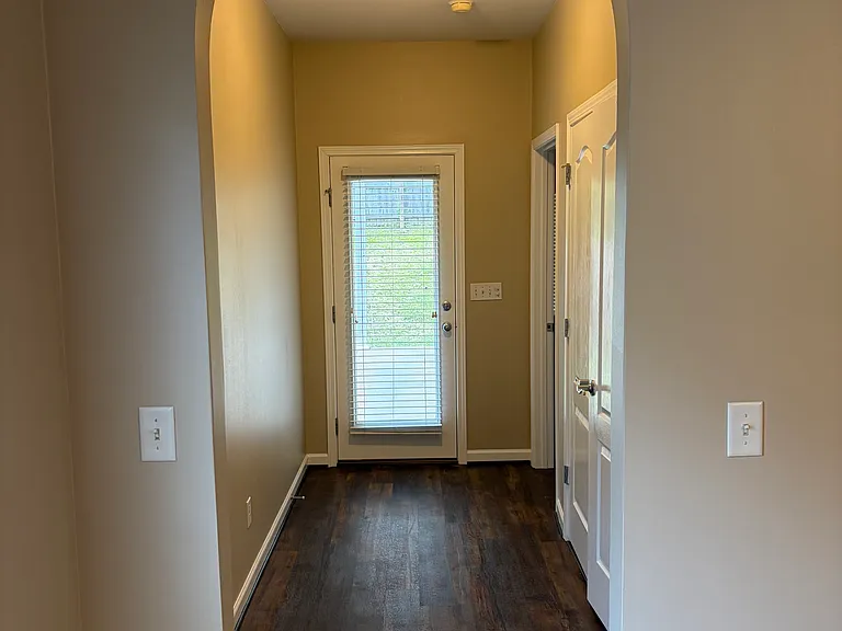145 Highview Cv — Photo 3