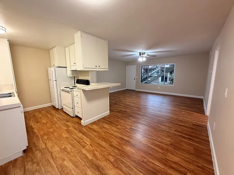 Portofino Apartments — Photo 4