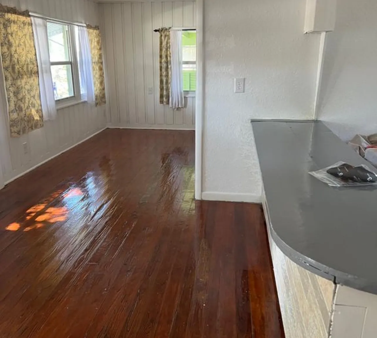 3 bed, 1056 sqft, $2,400 — Photo 4