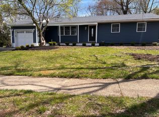 26 Shadowlawn Dr, Old Bridge, NJ 08857