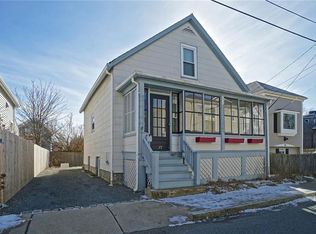 37 Simmons St, Newport, RI 02840