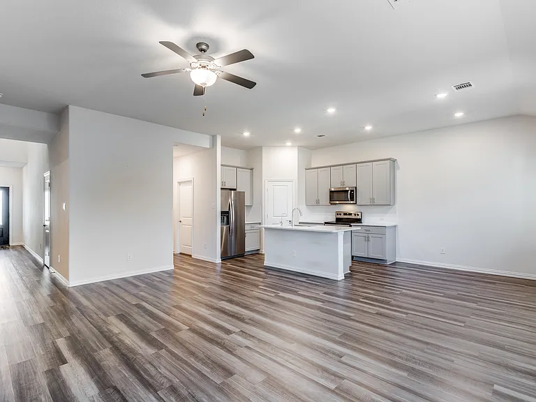 226 Stonebrook Trl — Photo 5