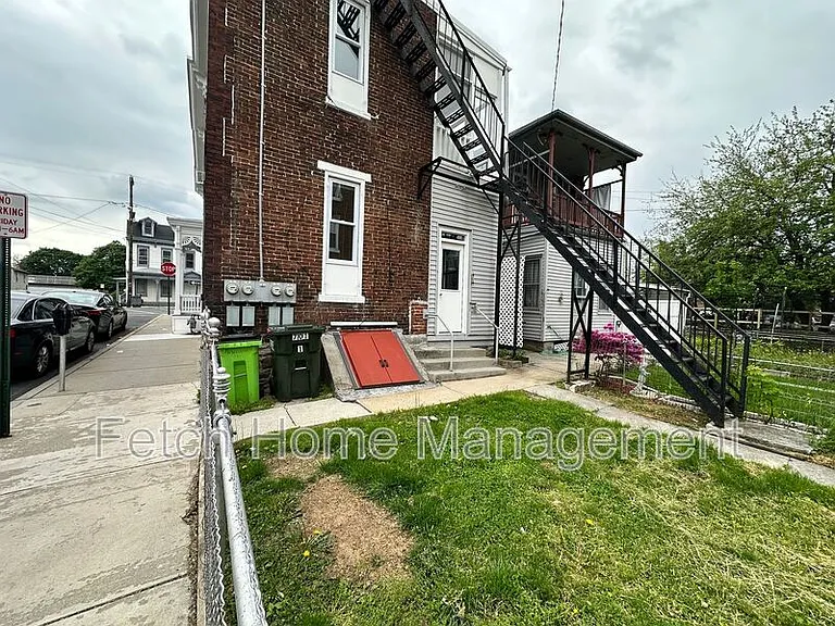 701 Walnut St #1 — Photo 11