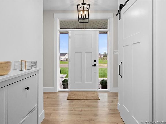 3rd image of 21 Alyre Ln