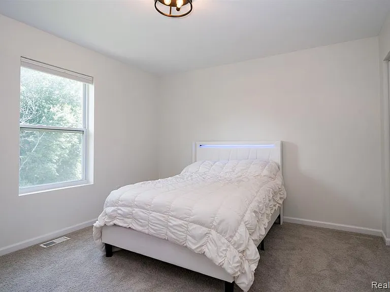 425 Knollwood Dr — Photo 20