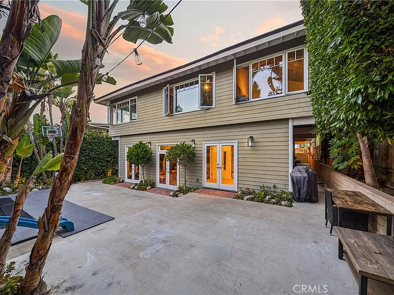 1044 Noria St — Photo 23