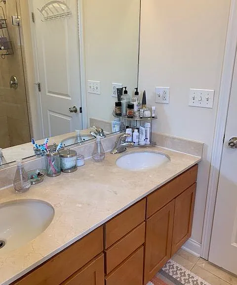 Bathroom double-sink
