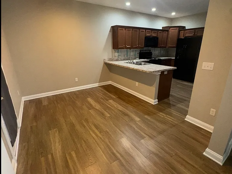 114 Stephen Dr — Photo 15