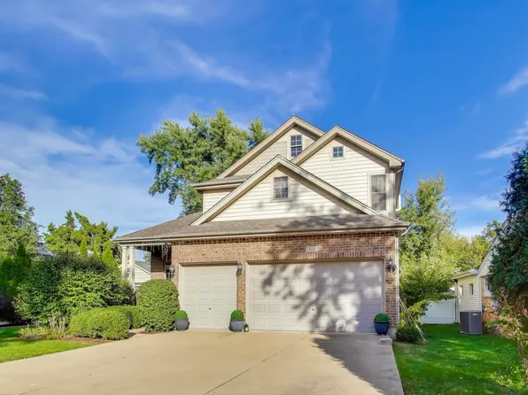 331 S Park St, Westmont, IL 60559