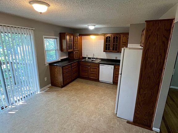 3rd image of 11220 Donnelly Ave