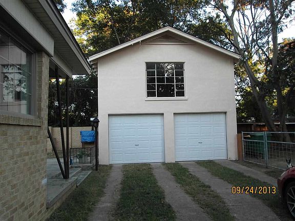 2nd image of 2116 Pine St