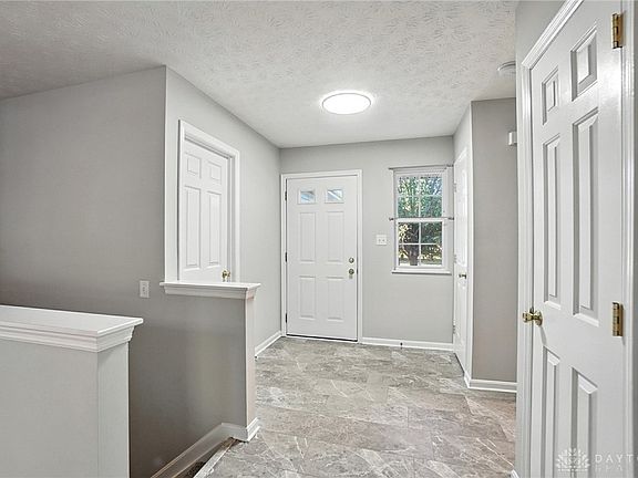 4th image of 50 Broadcrest Dr