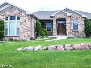 982 W Rambouillet Dr, South Jordan, UT 84095