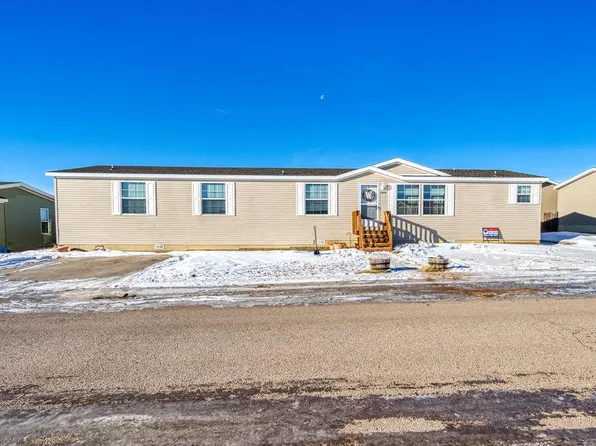 2202 Daybreak Dr, Gillette, WY 82718