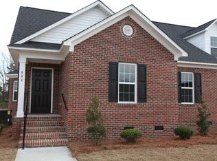 684 Amberdale West Cir, Lumberton, NC 28358