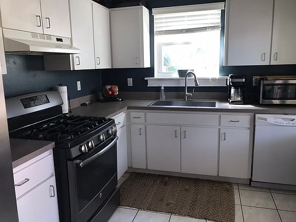 3rd image of 203 S Beverly Ave