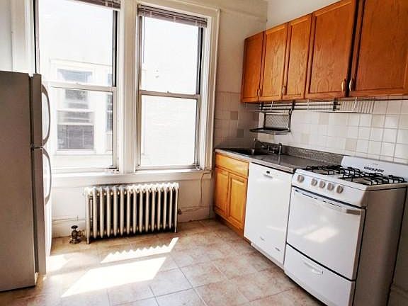 2nd image of 2566 42nd St APT 3R