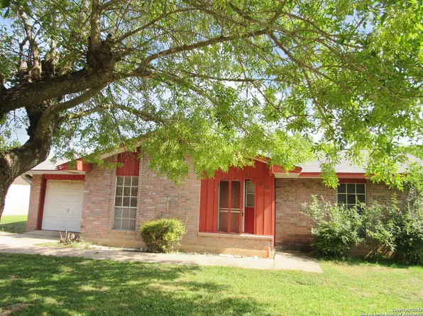 2208 Colony Dr, Hondo, TX 78861