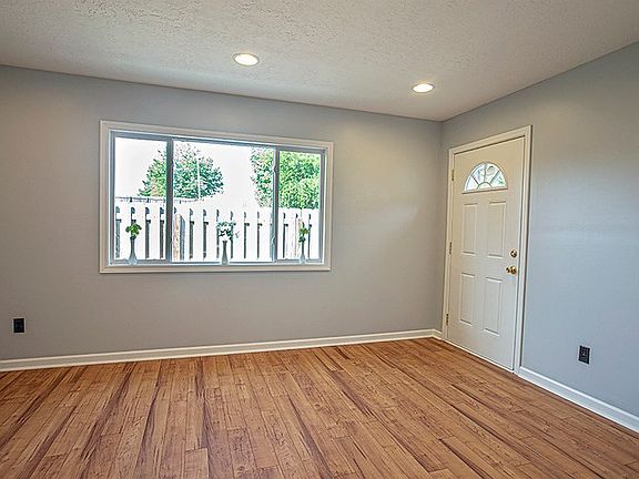 4th image of 231 Dry Branch Ct