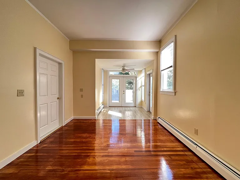 569 Whitney Ave #1R — Photo 12
