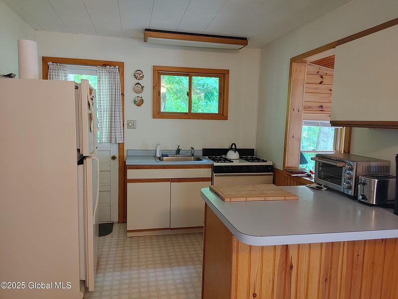4th image of 4024 Beach Lane
