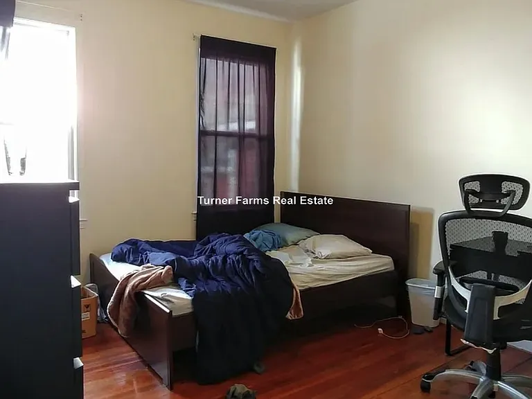84 Line St — Photo 3