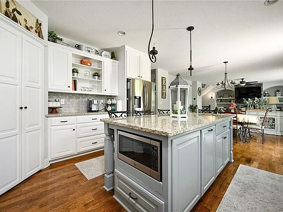 5th image of 1709 SW Kendall Dr