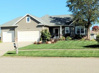 8708 Hawthorne Dr, Jenison, MI 49428