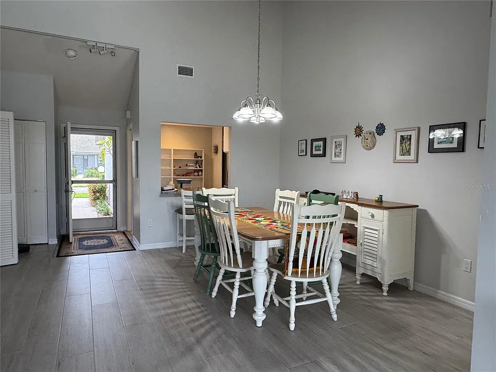 2 bed, 2.0 bath, 1382 sqft, $2,300 — Photo 3