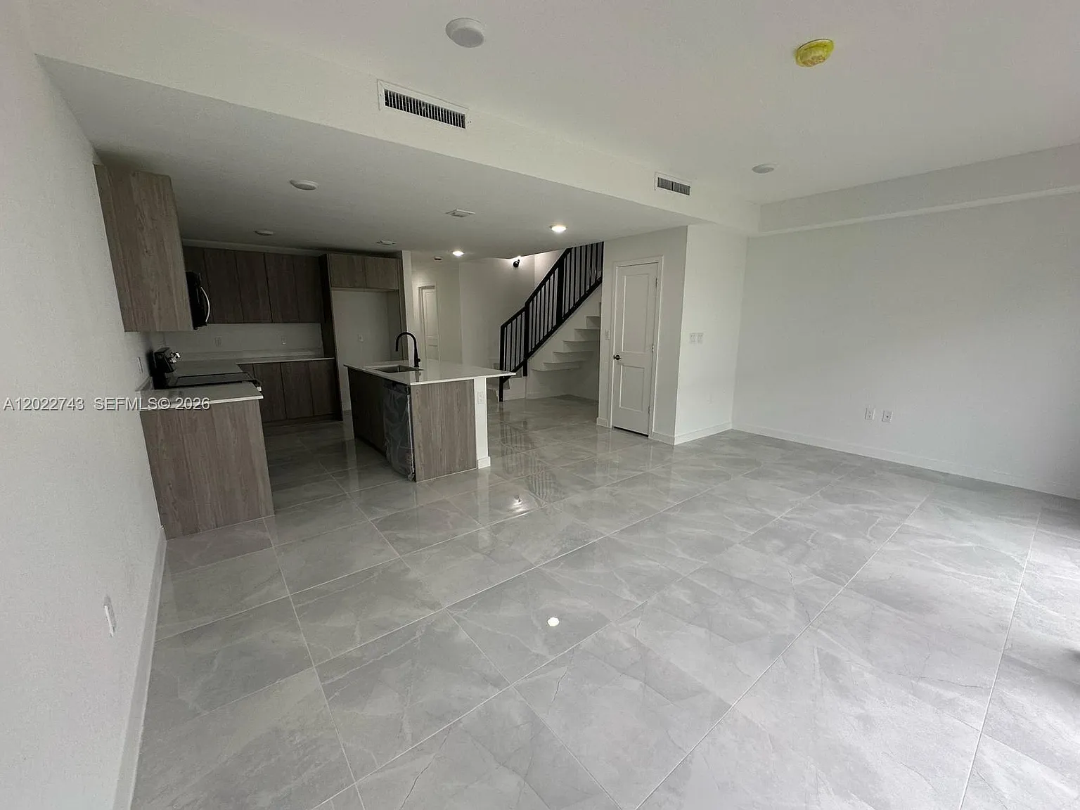 4 bed, 3.0 bath, $2,950 — Photo 3