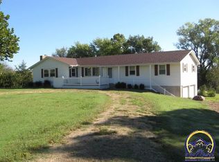 25959 Echo Cliff Rd, Maple Hill, KS 66507