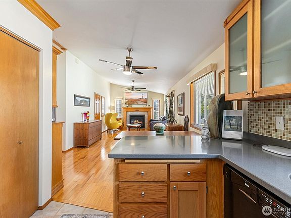 5th image of 7128 57th Street NE