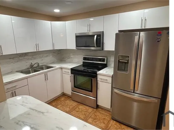 5960 NW 20th St, Lauderhill, FL 33313