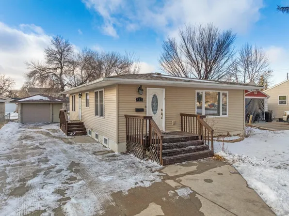 313 19th St NW, Minot, ND 58703