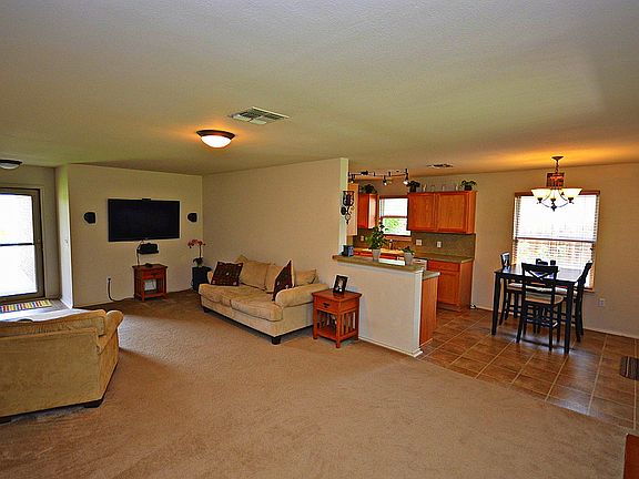 4th image of 1210 Sacramento Dr