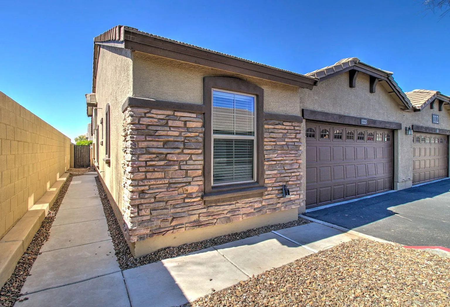 3 bed, 2.0 bath, 1248 sqft, $2,300 — Photo 3