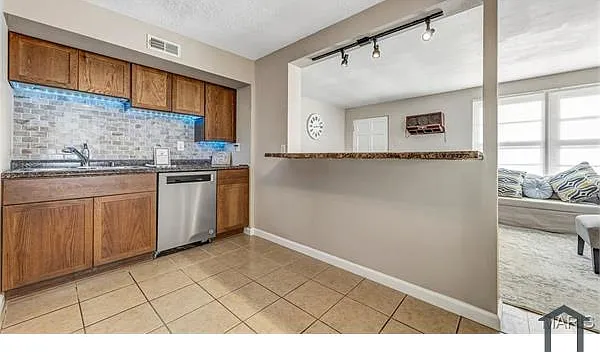 13 Saint Celeste Dr — Photo 8