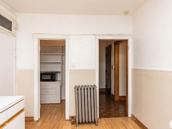 3rd image of 1150 W Waveland Ave #2