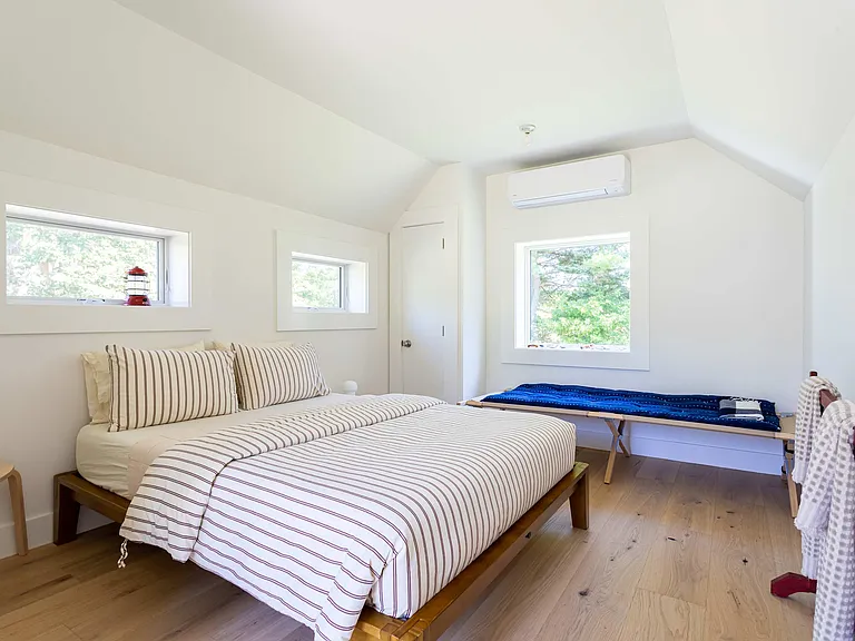 210 Manor Ln — Photo 26